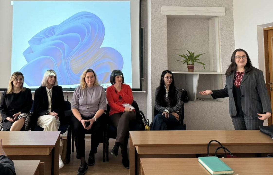 Знайомство із волонтерками